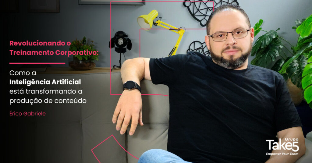 Homem sentado de forma descontraída em um sofá, em ambiente corporativo moderno com elementos de design e plantas ao fundo, ilustrando conteúdo sobre treinamento corporativo e o uso da inteligência artificial na transformação da produção de conteúdos educacionais.