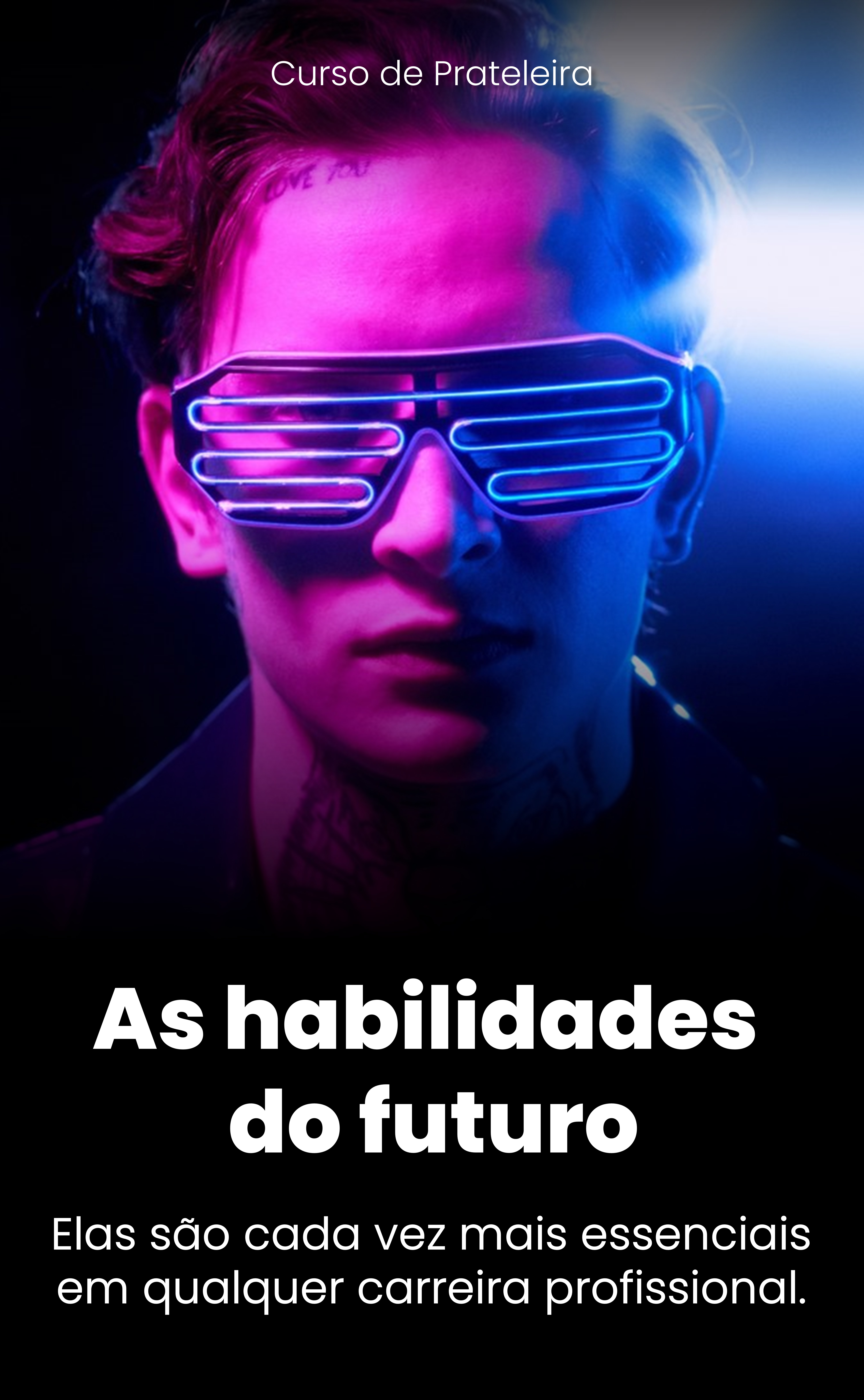 Pessoa em primeiro plano usando óculos futuristas iluminados em neon azul e rosa, em um ambiente escuro com iluminação tecnológica. A imagem remete a inovação, futuro do trabalho e competências digitais. O texto “As habilidades do futuro” e o subtítulo “Elas são cada vez mais essenciais em qualquer carreira profissional” reforçam o tema de desenvolvimento profissional, tecnologia e preparação para as novas demandas do mercado.