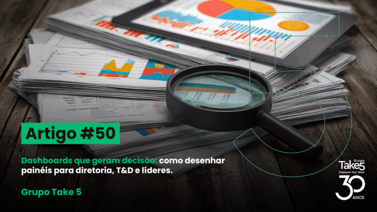 Relatórios e gráficos analisados com lupa representando dashboards que apoiam a tomada de decisão.