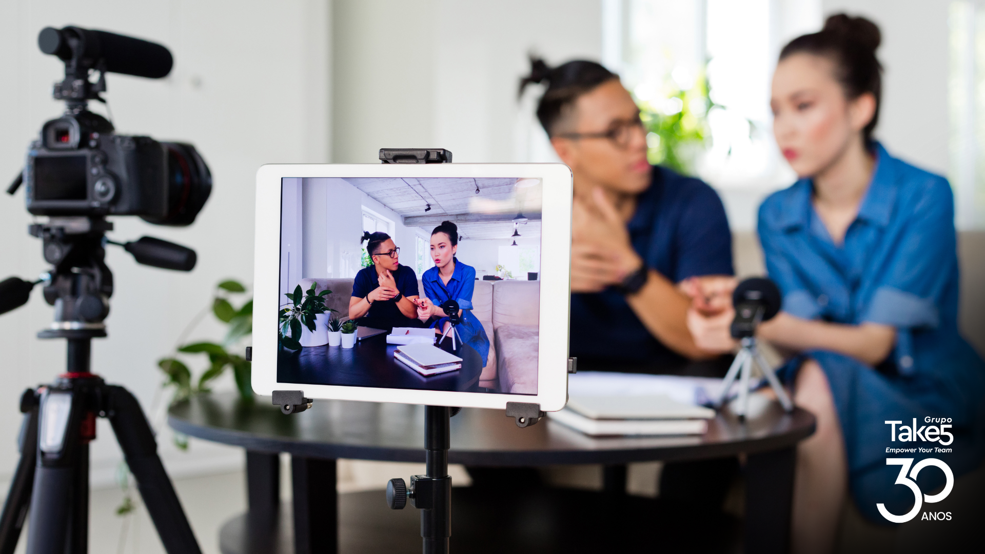 Gravação de vídeo colaborativa para criação de conteúdos educacionais corporativos.